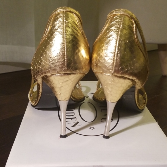 Steven Madden Gold Barely There Heels, Size 8 M - Picture 4 of 8